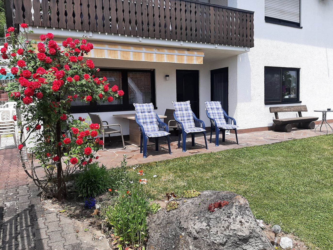 Garten / Terrasse / Markise / Südlicher Freisitz mit Gartenanschlusss