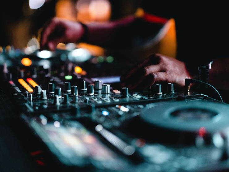 art.mosphere. Art. Beats. Drinks.