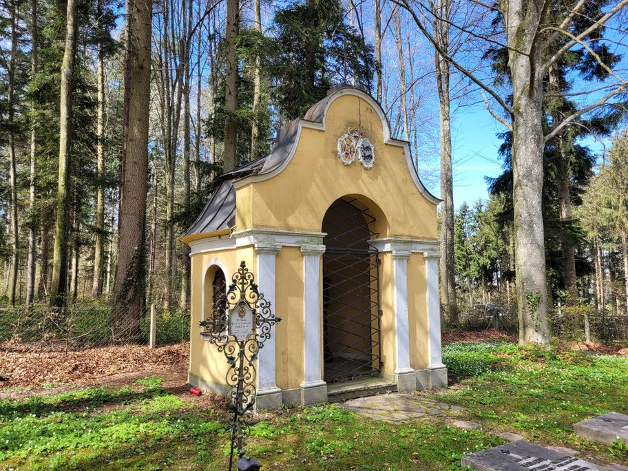 Die Oettingen-Wallersteinsche Grabkapelle.