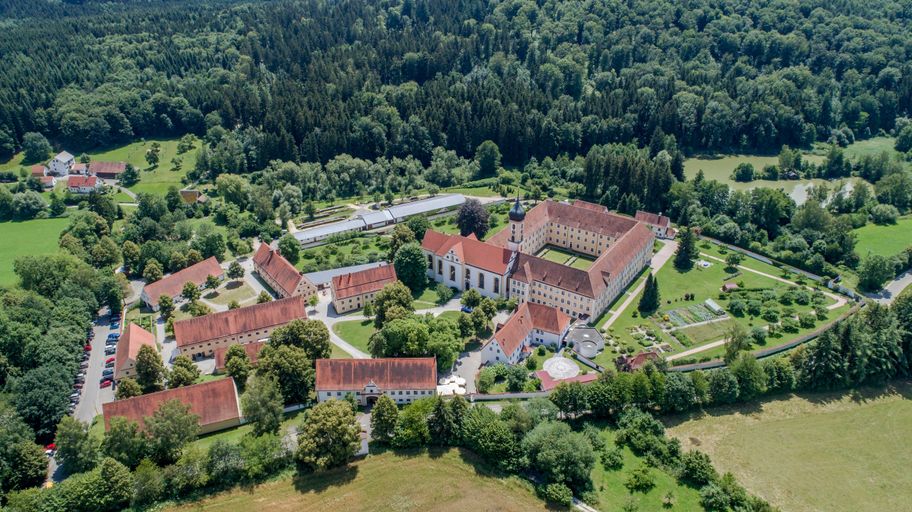 GessertshausenKlosterOberschönenfeld-5-Landratsamt-Augsburg.jpg