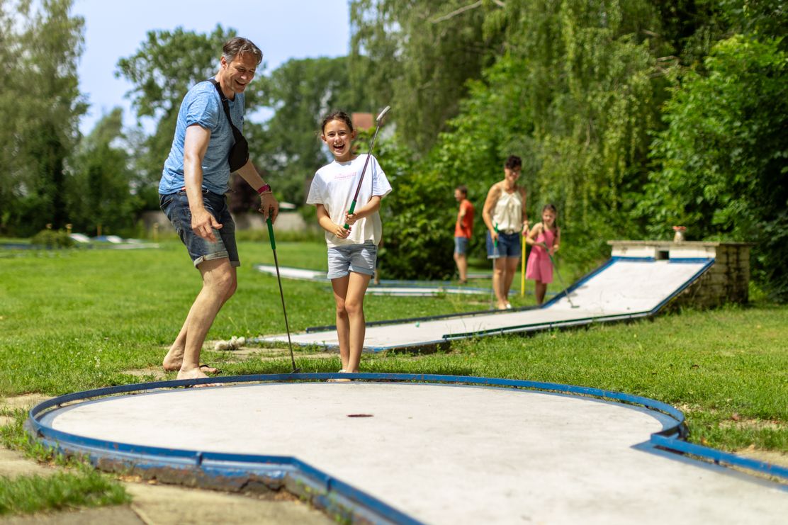 Friedberg_Minigolf_© Heiko Grandel_CC-BY-SA 4.0 international (1).jpg