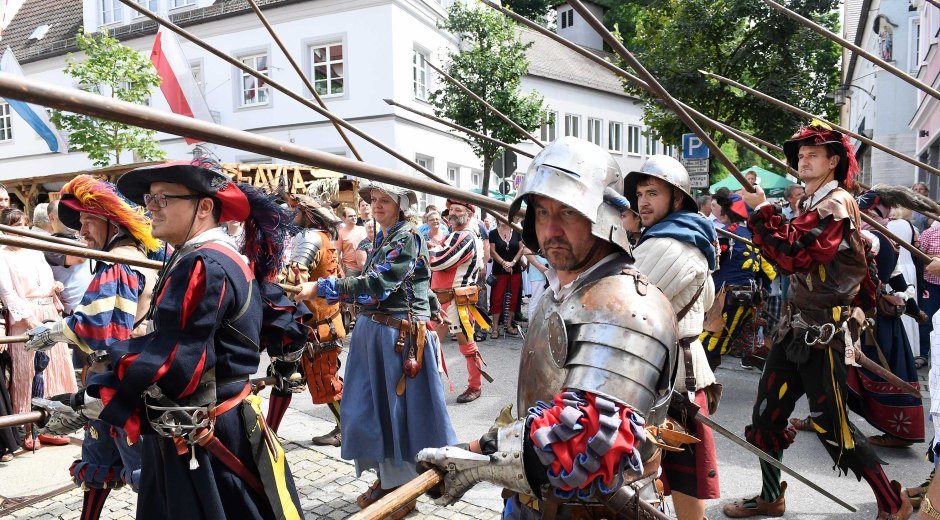 Die Stadtwache beim Historischen Stadtfest in Burgau. © Weizenegger
