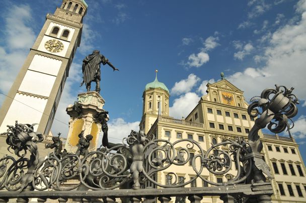 Rathaus mit Perlachturm und Augustusbrunnen