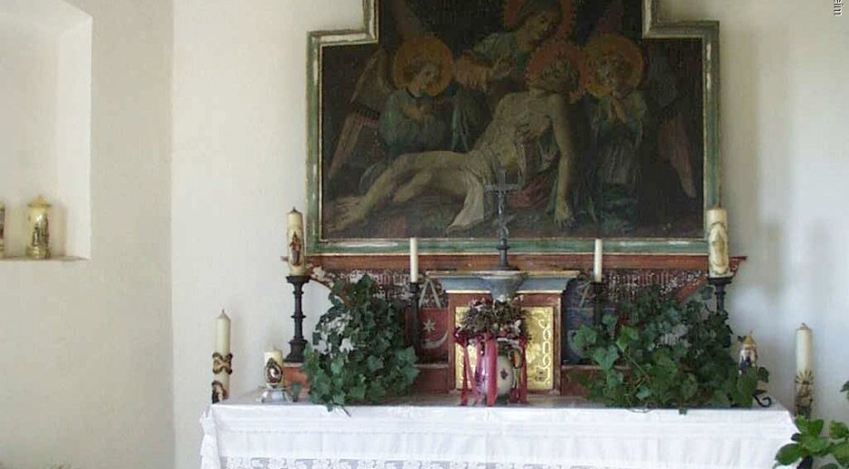 12245949_brandkapelle-innenansicht-altar.jpg