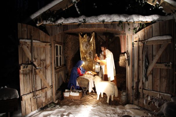 Weihnachtliche Krippe im Derchinger Forst