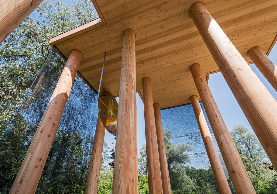 Innenansicht der Wegkapelle von Hans Engel