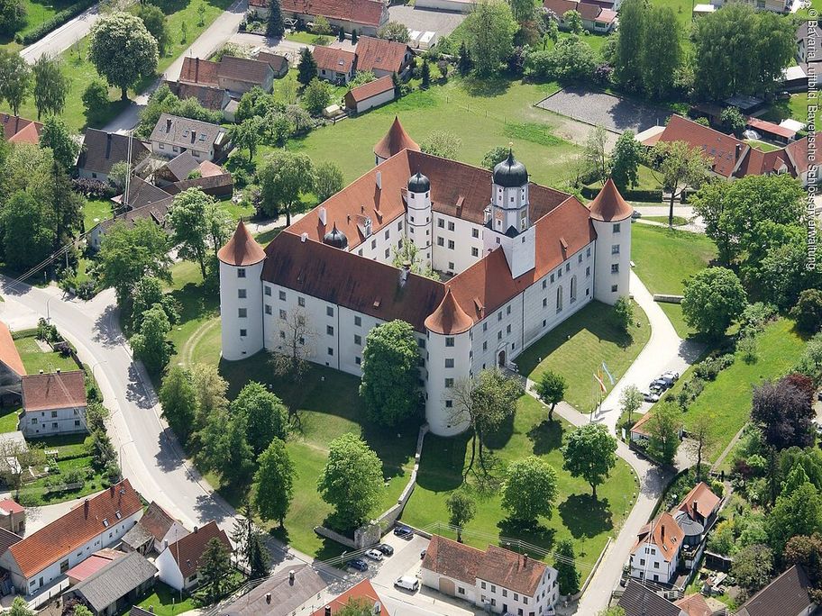 15959415_schloss-hoechstaedt-aussenaufnahme.jpg