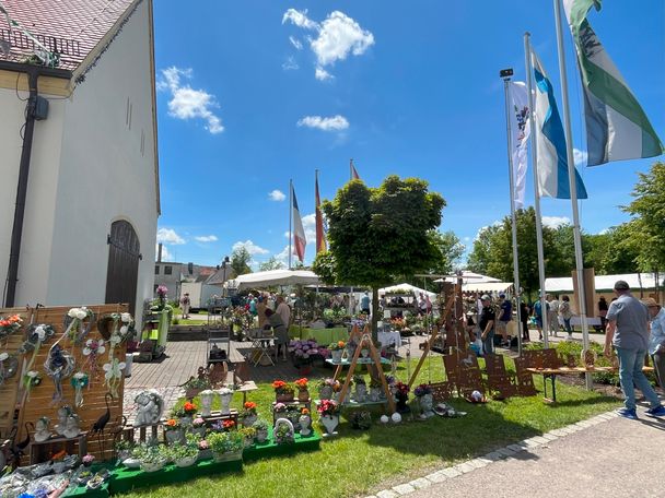 Frühjahrsmarkt und kreativer Kräutermarkt