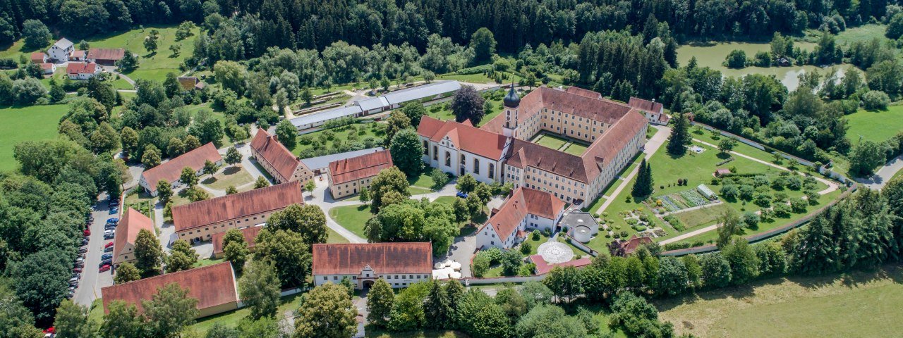 Kloster Oberschönenfeld bei Gessertshausen im Naturpark Augsburg - Westliche Wälder © Landratsamt Augsburg