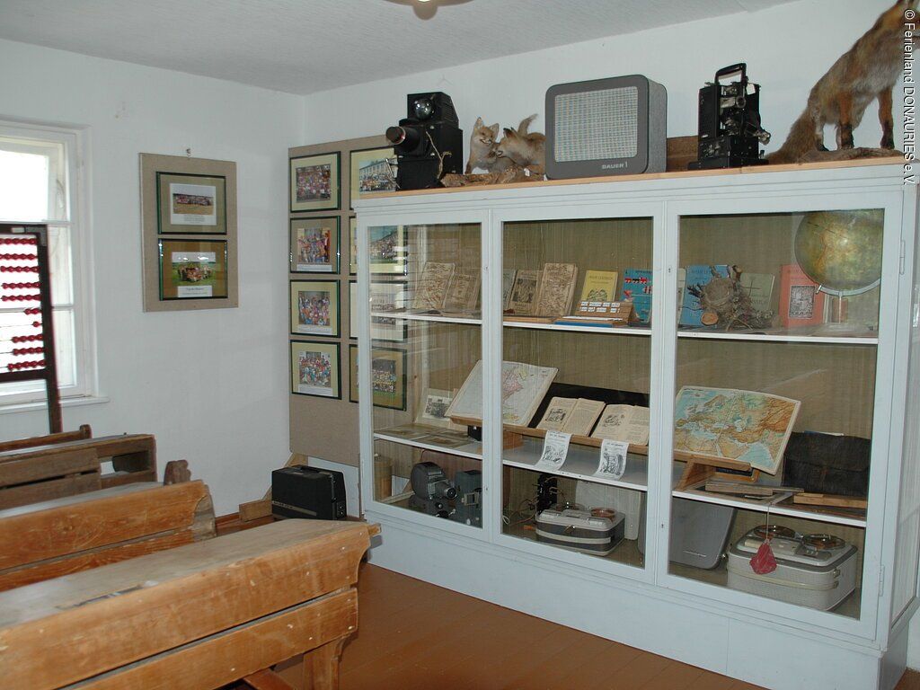 14291775_heimatmusuem-holzheim-schule_1.jpg