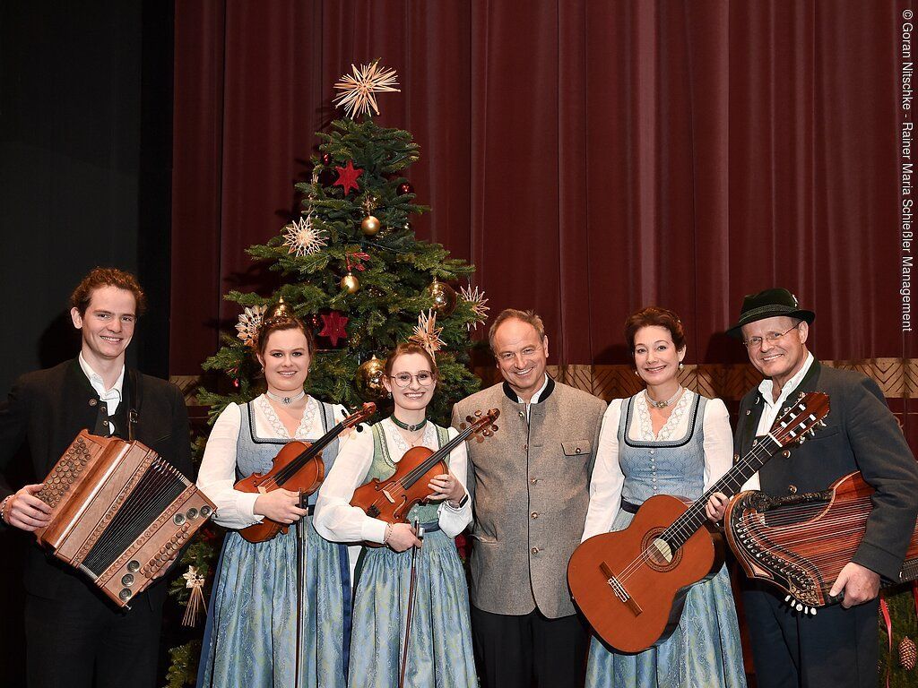 "Heilige Nacht" mit Pfarrer R. M. Schießler &amp; Elisabeth Rehm mit Familie &amp; Rupert Biegel