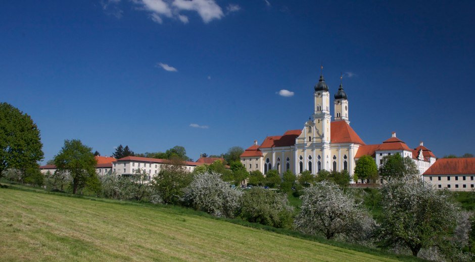 Kloster Roggenburg - idyllisch gelegen © Kloster Roggenburg