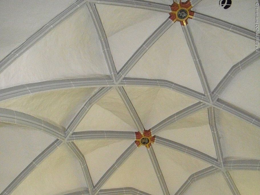 14165443_kreuzrippengewoelbe-st-peter-und-paul-unterschneidheim.jpg