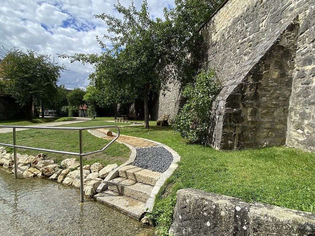 Barfußpfad im Stadtgraben