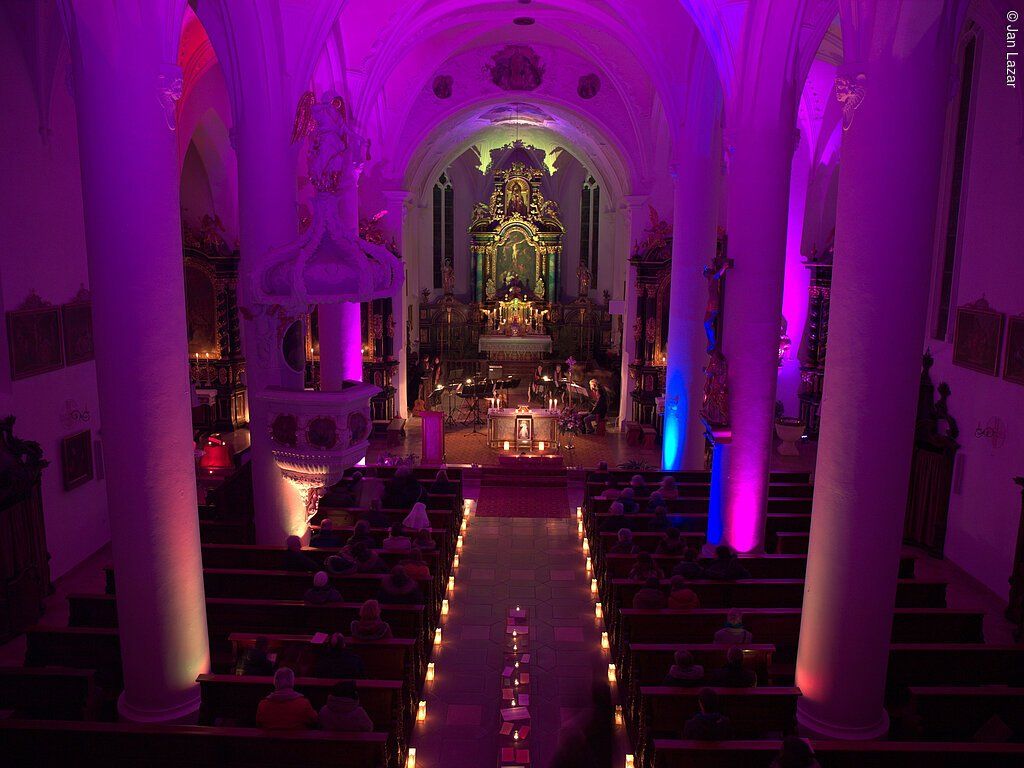 Monheimer Lichternacht - Stadtpfarrkirche St. Walburga Monheim