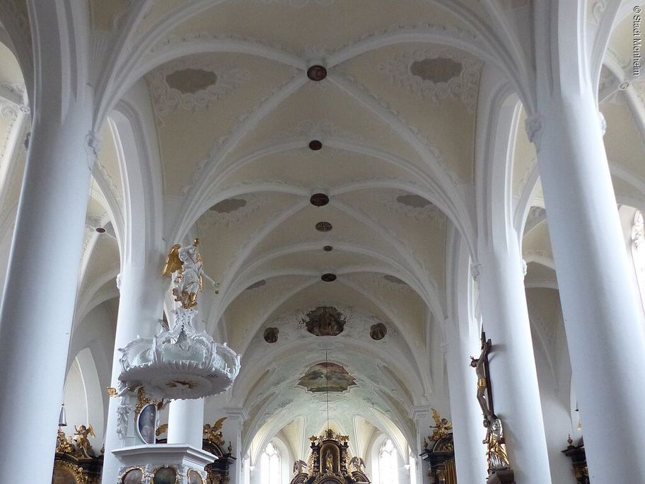 17511403_stadtpfarrkirche-monheim-altaransicht-.jpg