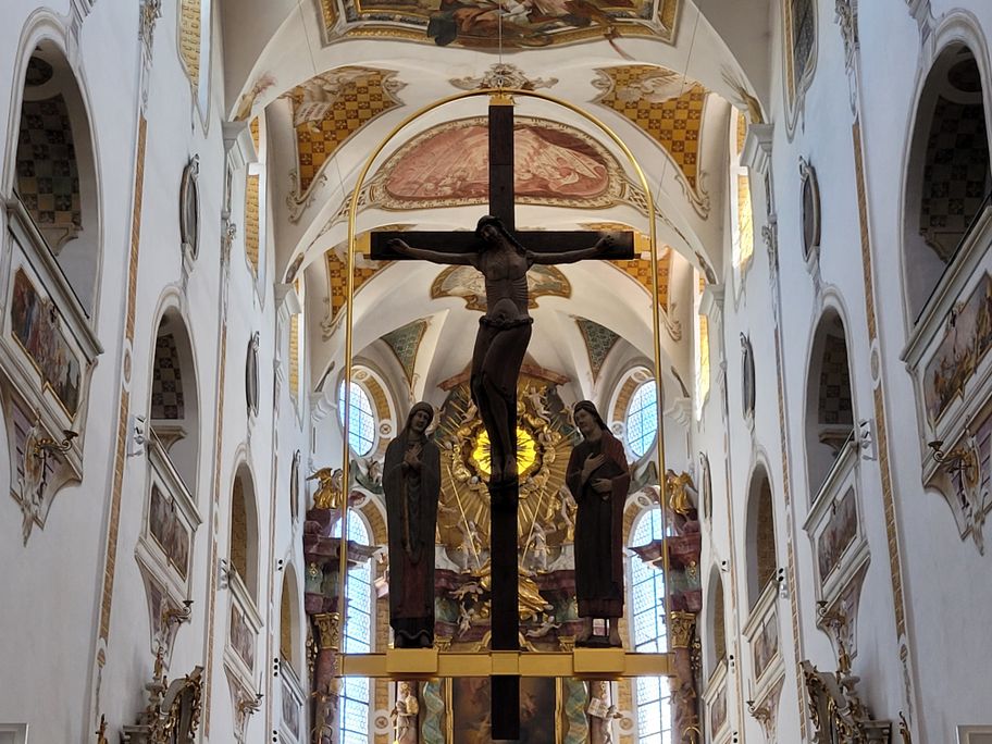 Romanische Kreuzigungsgruppe, ca. 1200 bis 1230.jpg