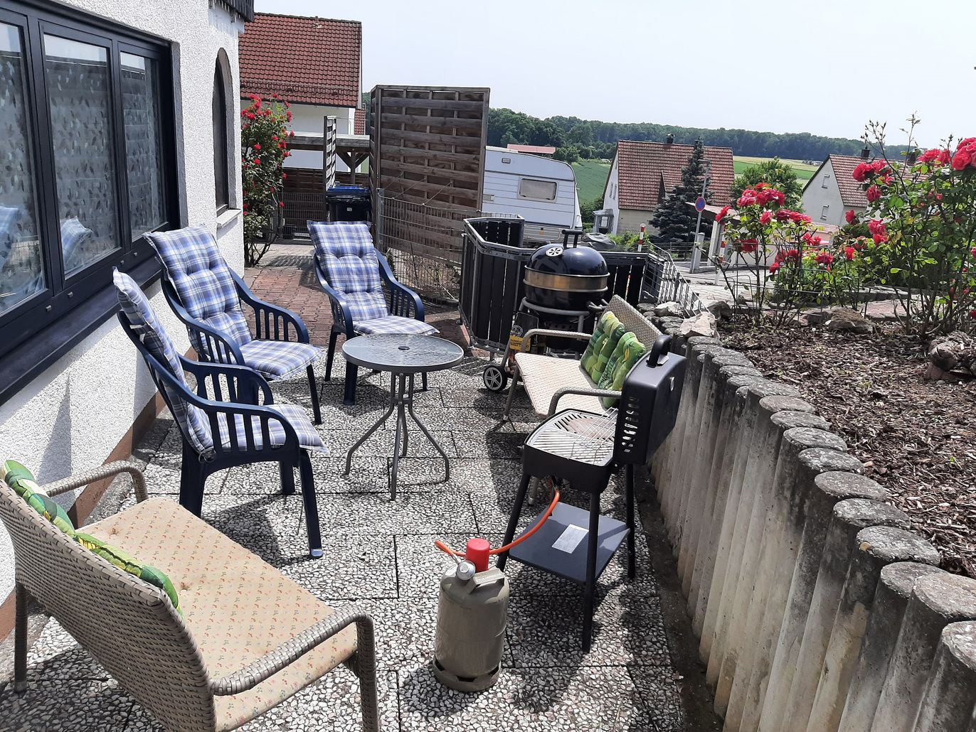 Garten / Östlicher Freisitz vor dem Rosengarten