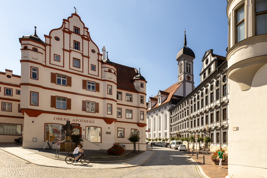 Stadtansicht Dillingen mit Apotheke und ehemaliger Universität