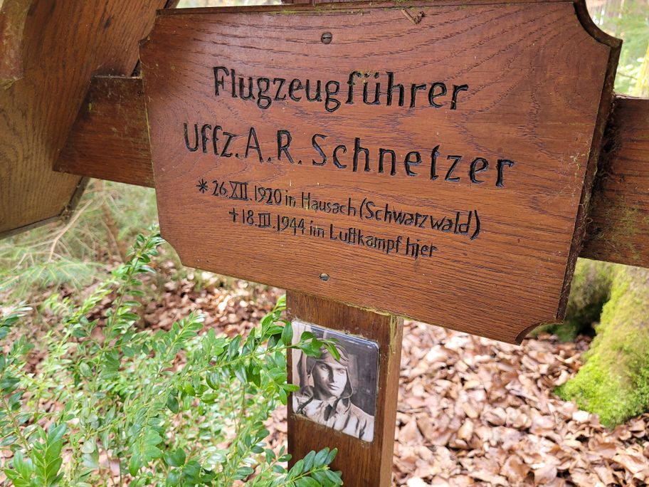 Gedenkstätte für Jagdflieger Schnetzer.