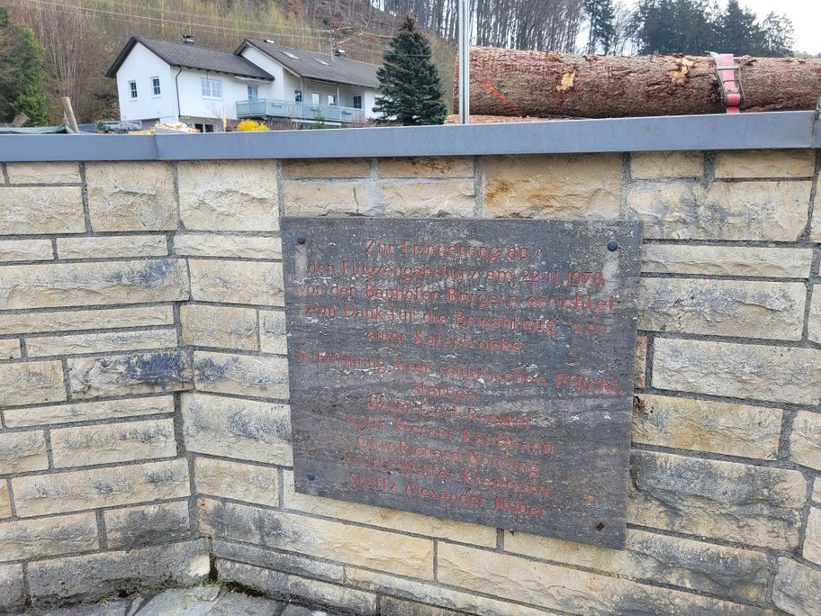 Flugzeugabsturz 1976 - Gedenktafel in Bauhofen.