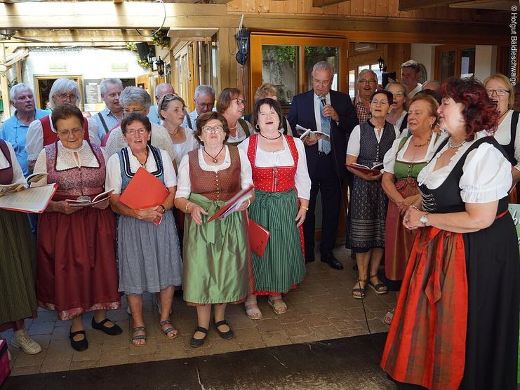Weihnachtliches Singen mit Erna Dirschinger und den Bäldlemusikanten