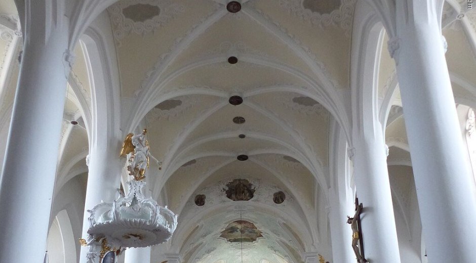 13571723_stadtpfarrkirche-monheim-altaransicht-.jpg