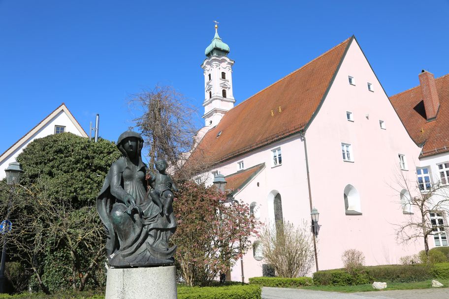 Spital mit Marienfigur 2020.jpg