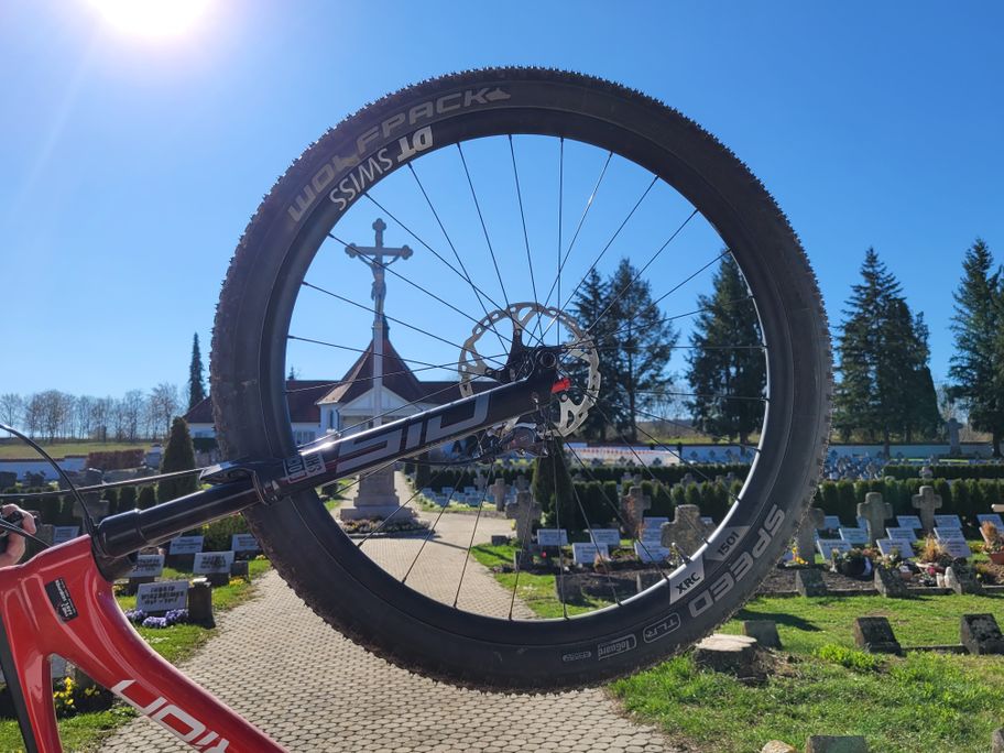 Blick auf Ringeisen-Grabstätte, auch mit dem Rad ein lohnendes Ziel.