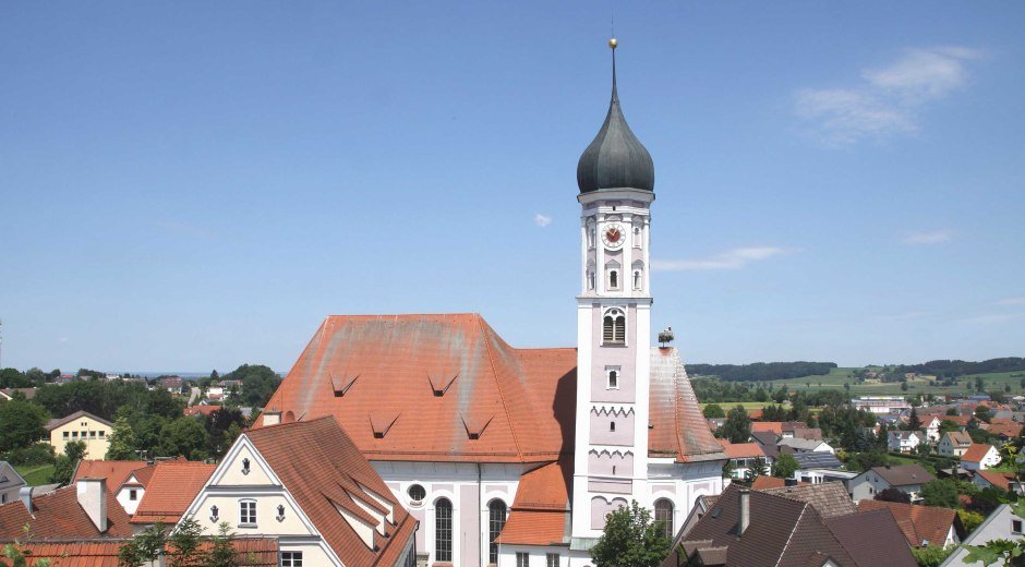 Die Pfarrkirche Mariae Himmelfahrt in Burgau. © Peter Wieser