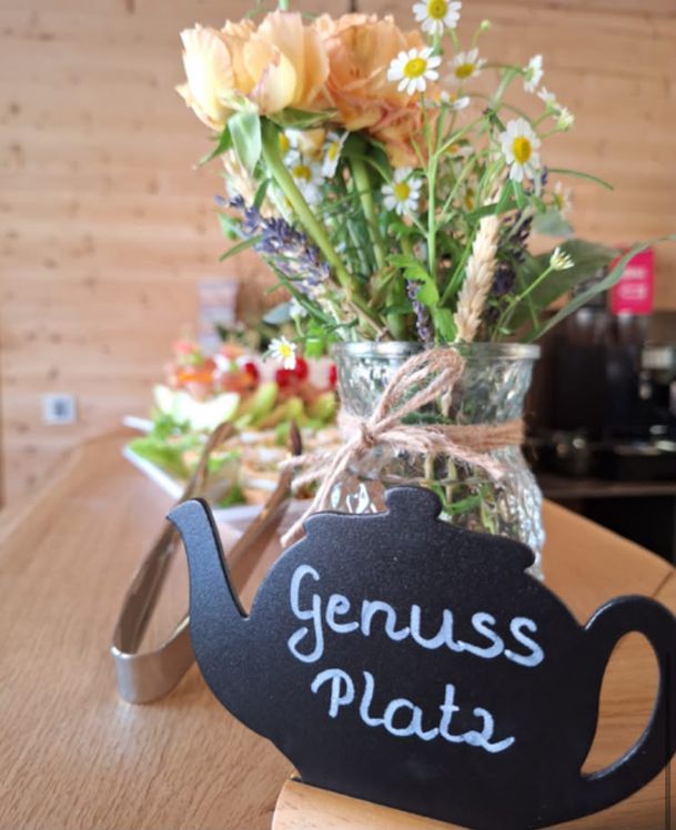 Naturhof Lutzingen - Hofcafe Genussplatz