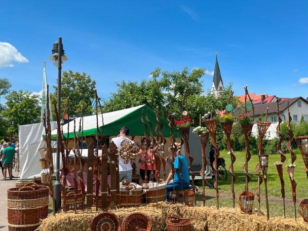 Frühjahrsmarkt und kreativer Kräutermarkt