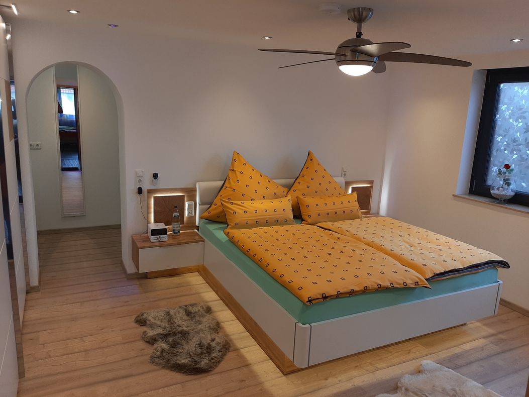 Schlafzimmer 1 / DELUXE